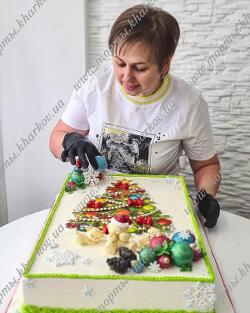 Корпоративный новогодний торт медовик.